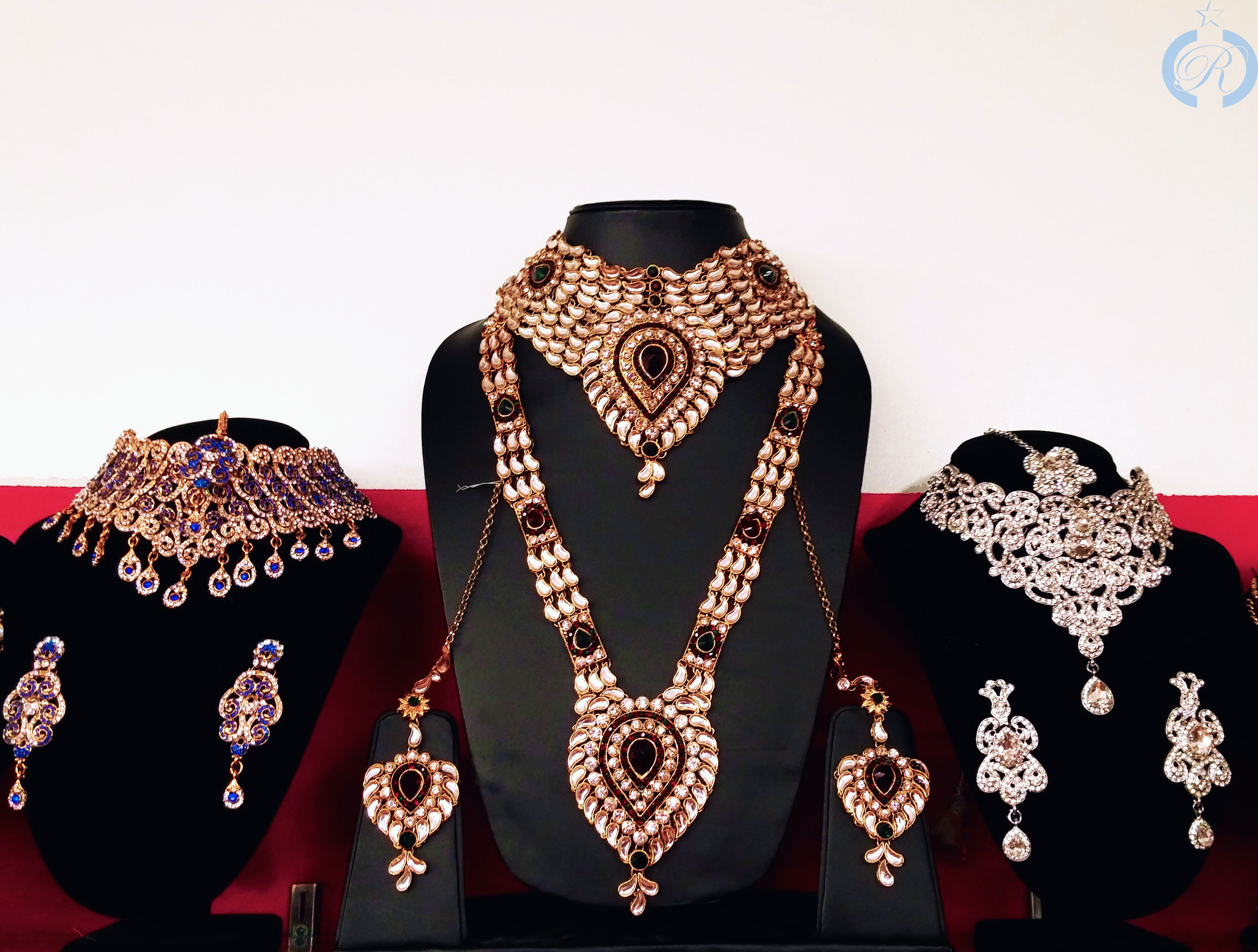 30 50 OFF ON ANARKALI SARI JEWELRIES AND MORE